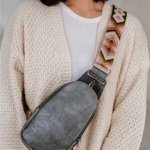 NWOT Modern and Chic  Gray Sling Crossbody Bag with Geometric Strap